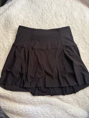 lululemon black flowy tennis skirt